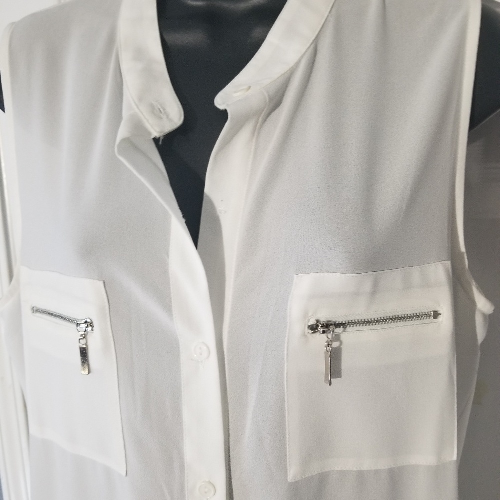 Sleeveless blouse